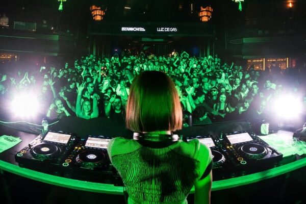 Qué DJs generan más reservas VIP en discotecas de Las Vegas