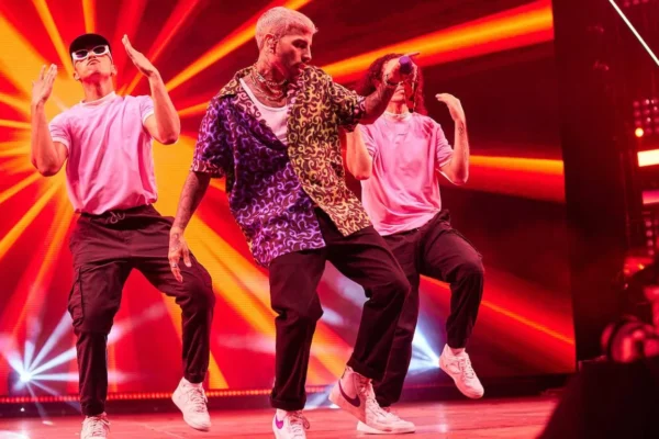 Rauw Alejandro ya trabaja mano a mano con los coreógrafos de Michael Jackson